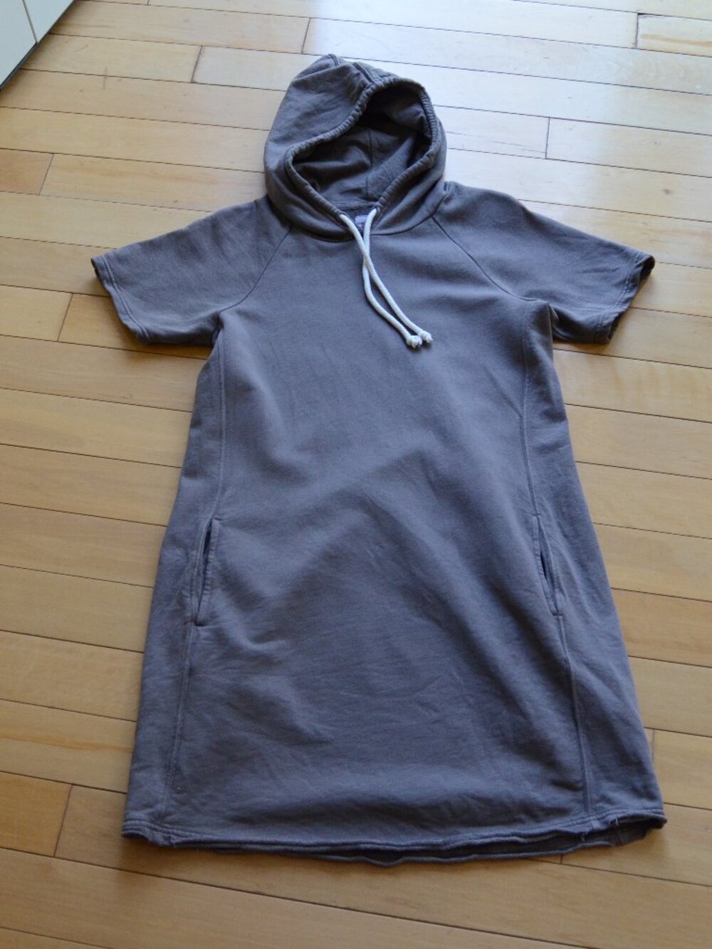 Pact Gray Hooded Sweatshirt Dress short sleeve pockets Organic Cotton Women’s S